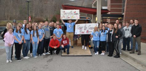 Link Crew members collect food to help needy